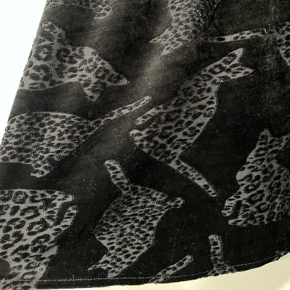 Black Velvet Skirt w/ Cat Pattern, Size 4 - Picture 7 of 9